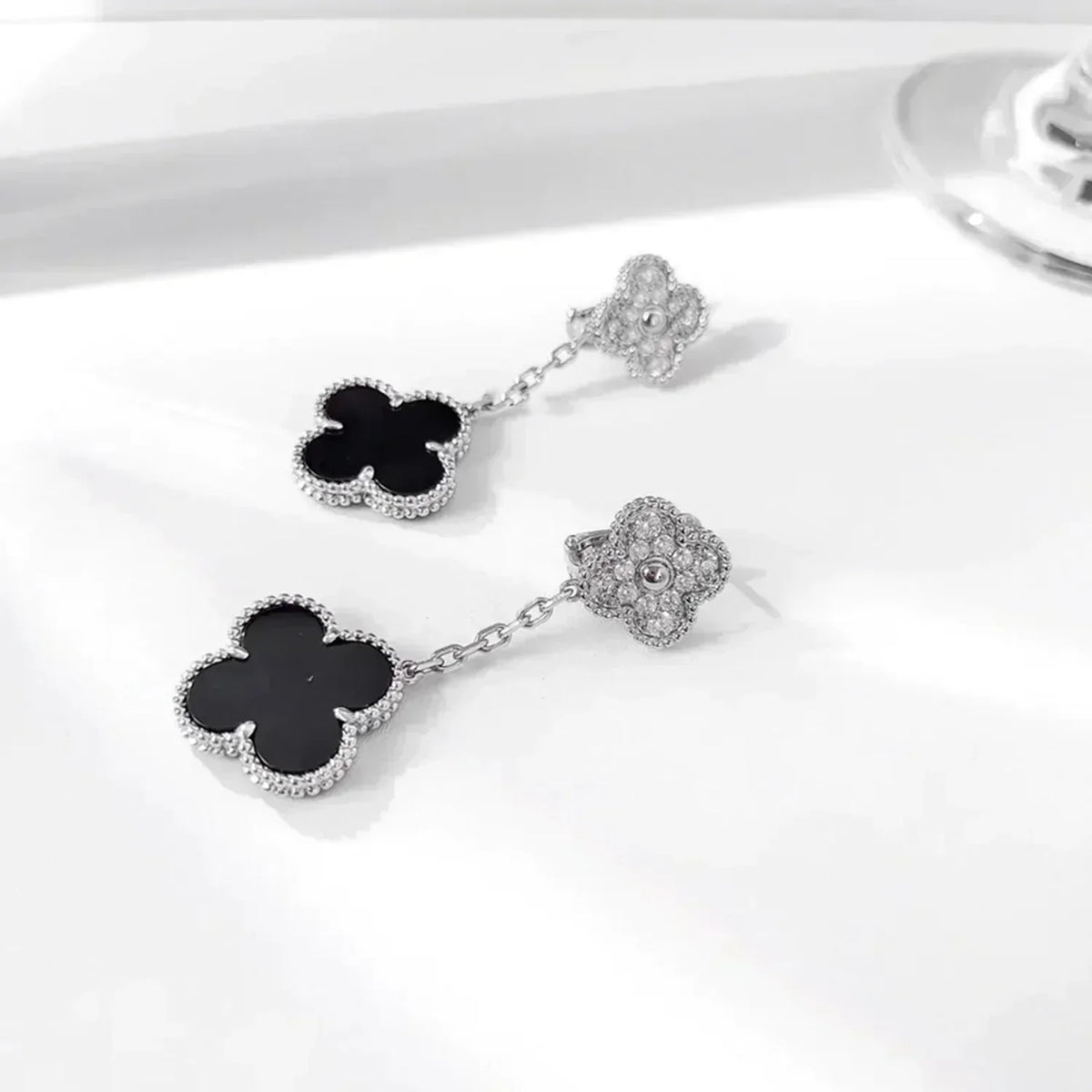 ¡®Twinkle jewelry¡¯CLOVER 2 MOTIFS  DIAMOND ONYX EARRINGS SILVER