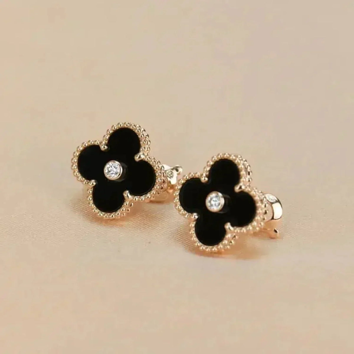 ¡®Twinkle jewelry¡¯CLOVER MEDIUM 1 MOTIFS ONYX DIAMOND EARRINGS