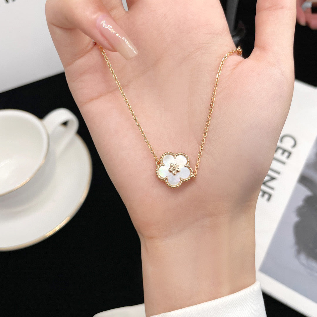 ¡®Twinkle jewelry¡¯LUCKY  WHITE MOP  PLUM BLOSSOM NECKLACE